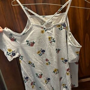 Nice top. Good quality. Great condition.